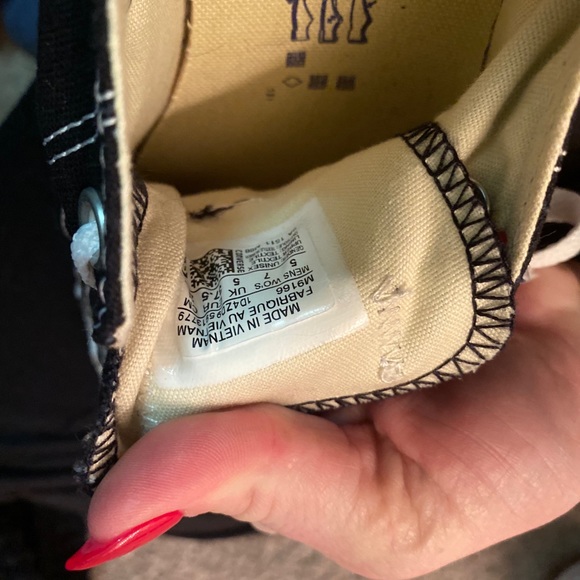 Converse - Picture 2 of 3